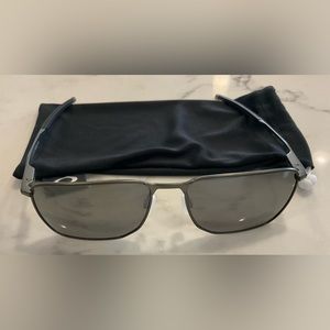 Men’s Oakley Sunglasses.  Comes with bag showing